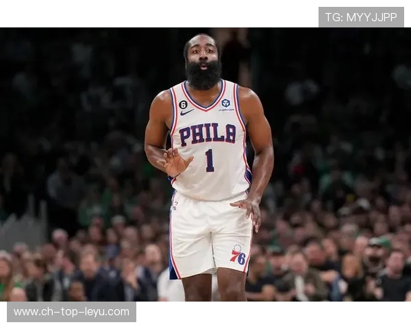 哈登回撤三分命中，76人将比分拉近到只差一球